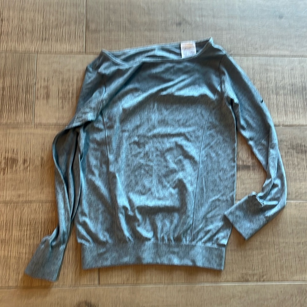 Nike dry fit long sleeve workout top size small